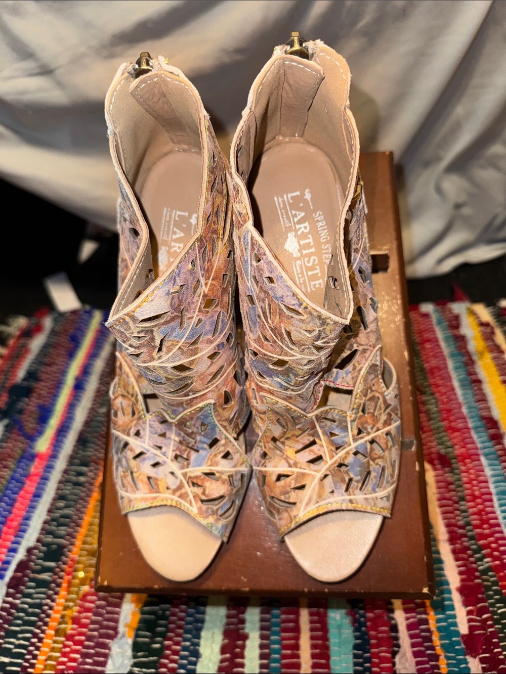 L'ARTISTE ICON-MET SHOOTIE SANDAL leather size 38 or 7.5-8 bronze